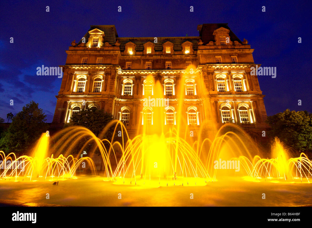 L' Hotel de Ville a Montreal di notte Foto Stock