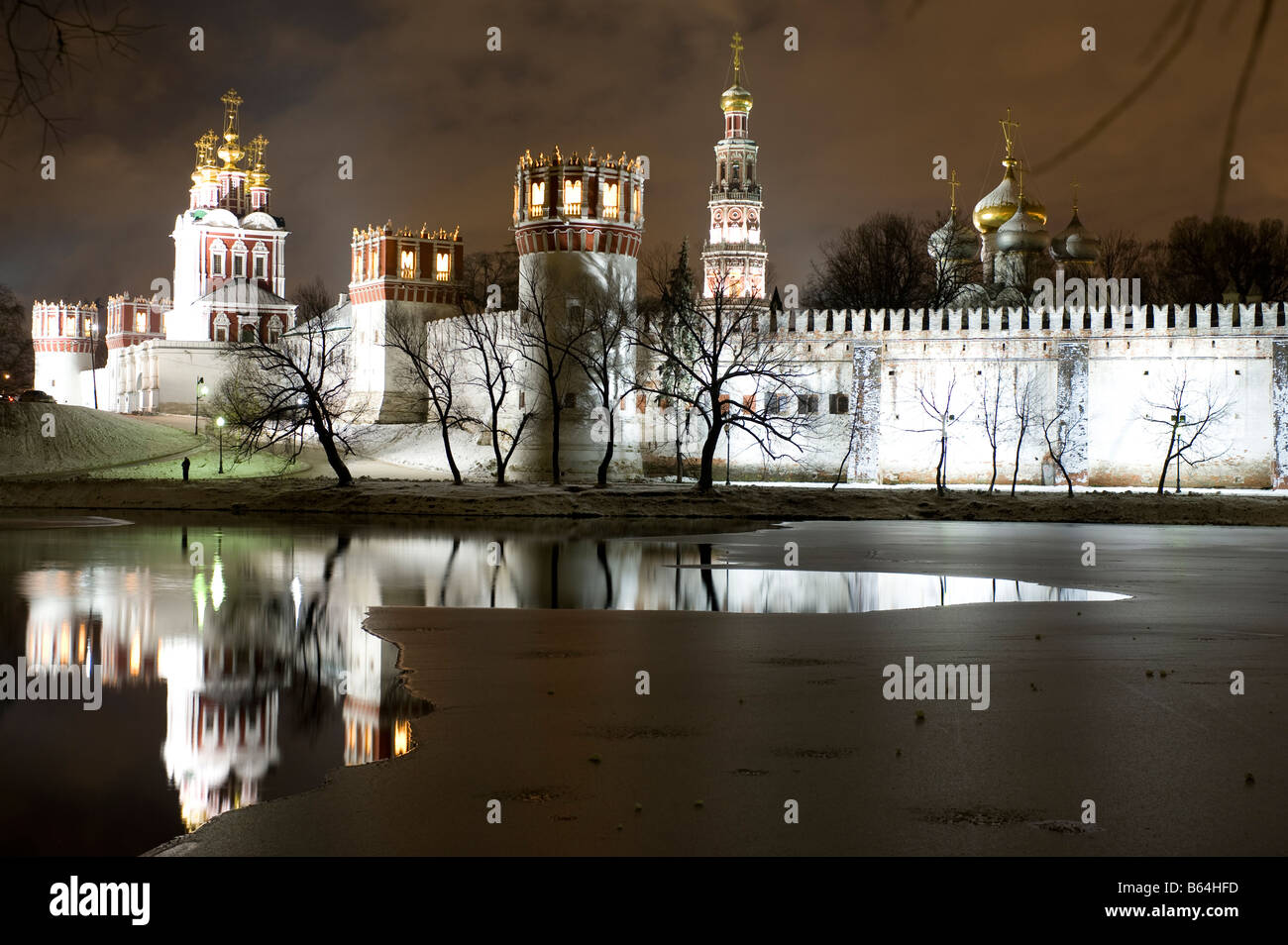 Russia Mosca Novo Devichiy Convento nella notte Foto Stock