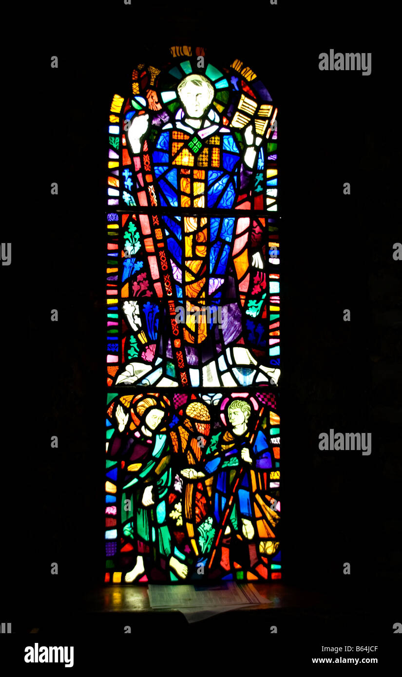 San Sansone raffigurato nella parete ovest finestra della navata centrale di San Illtyd s Chiesa Caldey Island Foto Stock