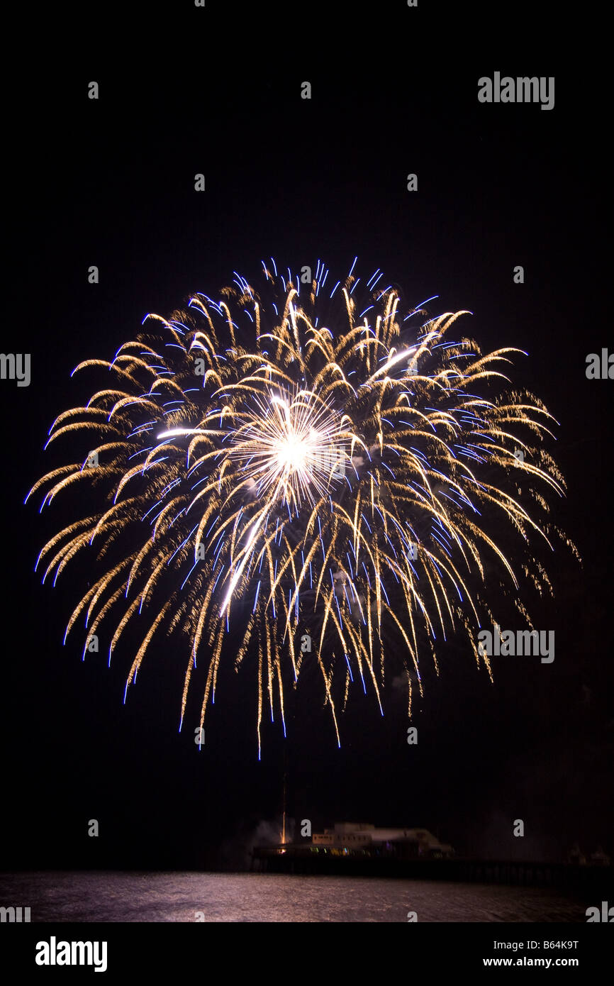 La chiusura di fuochi d'artificio alla fine del concorso internazionale di Blackpool NEL REGNO UNITO Foto Stock