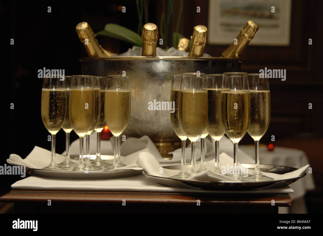 Catering champagne champagne flute champagne glass immagini e fotografie  stock ad alta risoluzione - Alamy