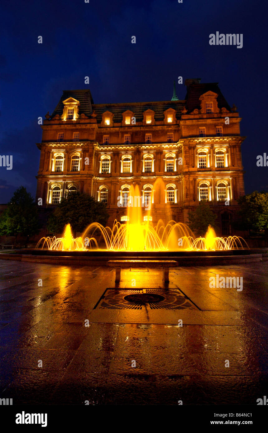 L' Hotel de Ville a Montreal di notte Foto Stock