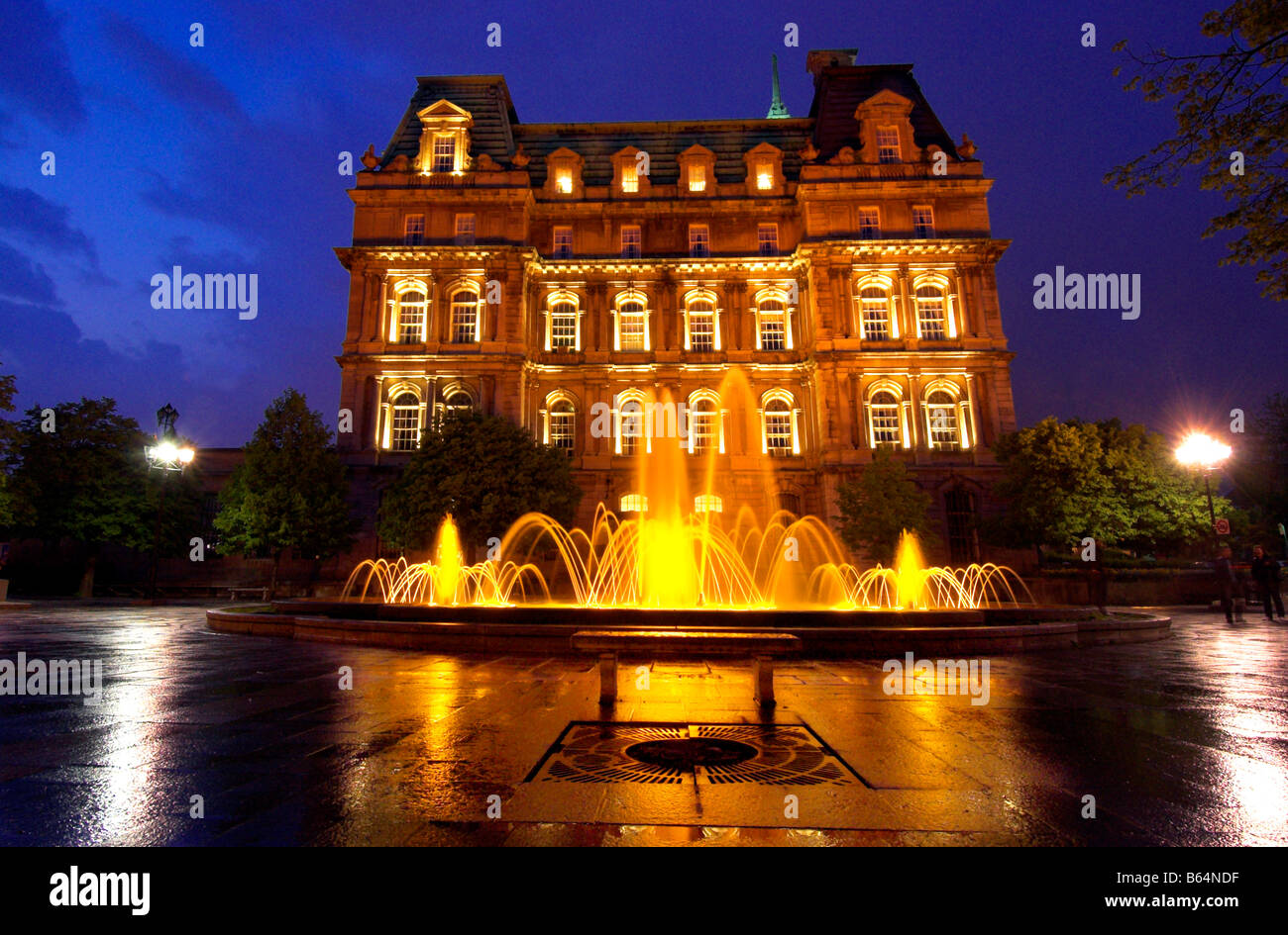 L' Hotel de Ville a Montreal di notte Foto Stock