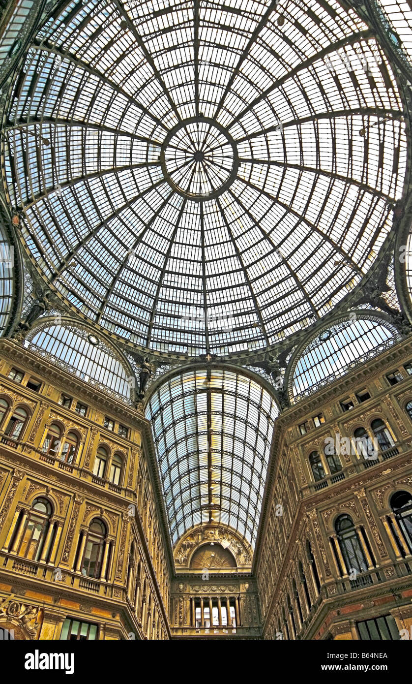 Late-Victorian shopping-centro della Galleria Umberto I di Via Toledo e Via Roma, Napoli, Italia Foto Stock