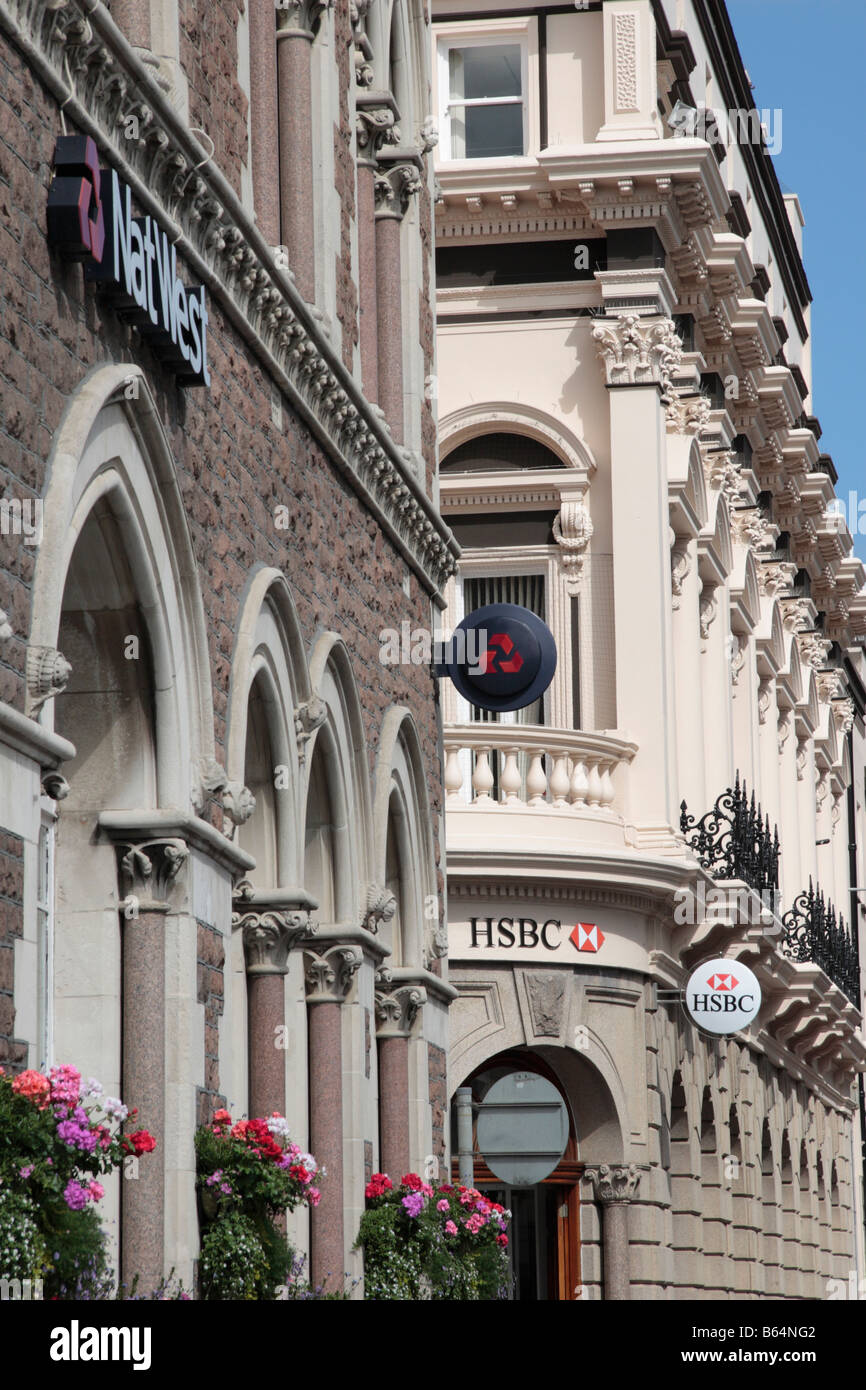 Natwest e HSBC banche al posto della libreria in St Helier Jersey nelle isole del Canale della Manica Foto Stock