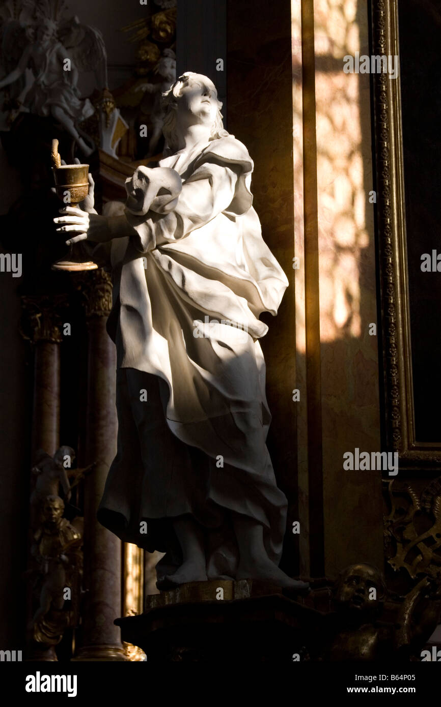 Statua di San Giovanni Evangelista Foto Stock