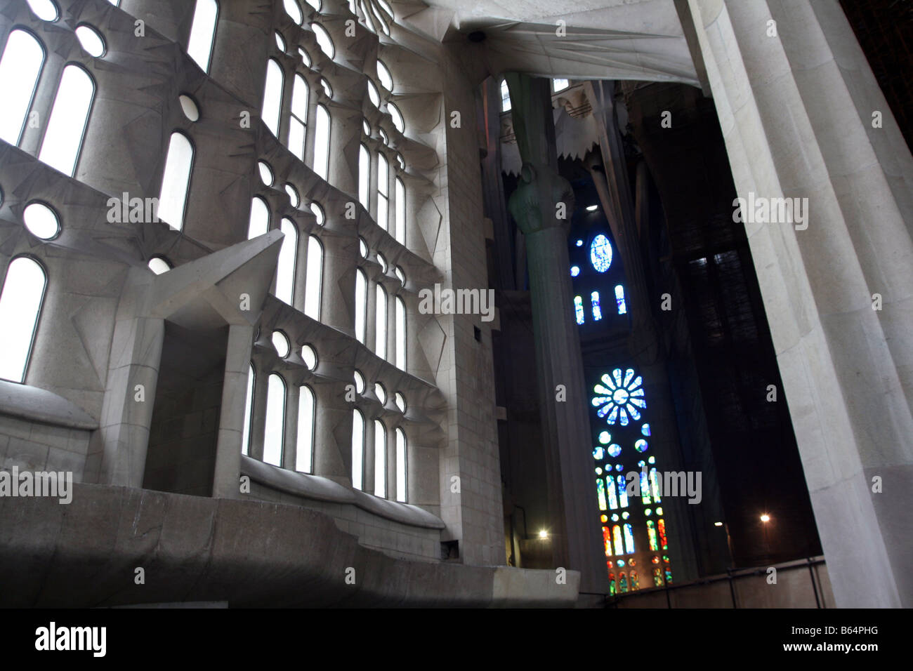 La Sagrada Familia - Vetri interni (il Tempio Expiatori de la Sagrada Família) [Barcellona, in Catalogna, Spagna, Europa]. . Foto Stock