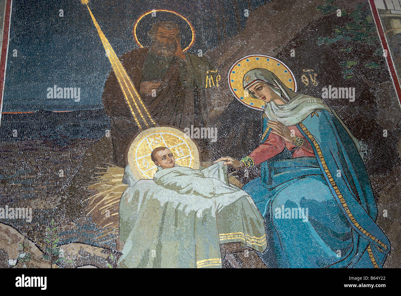 Interior mosaico sulle pareti della chiesa della Natività sul sangue versato a San Pietroburgo Russia Foto Stock