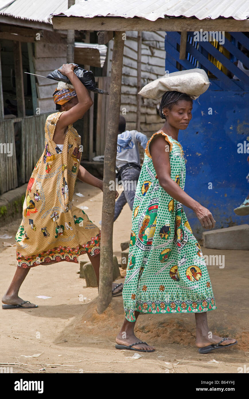 La vita del villaggio in Camerun in Africa Foto Stock