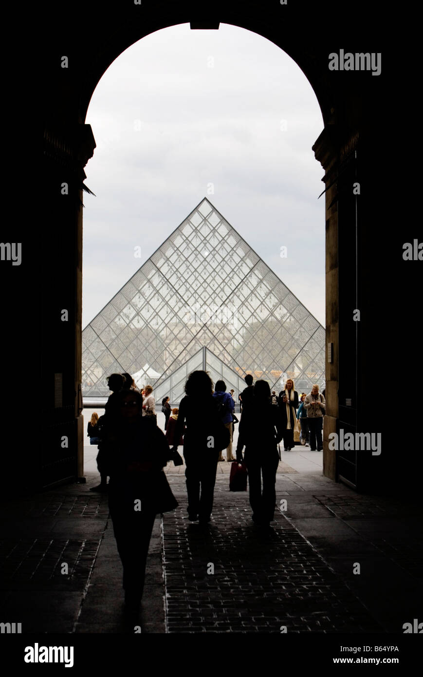 Pyramide du Louvre a Parigi, Francia Foto Stock