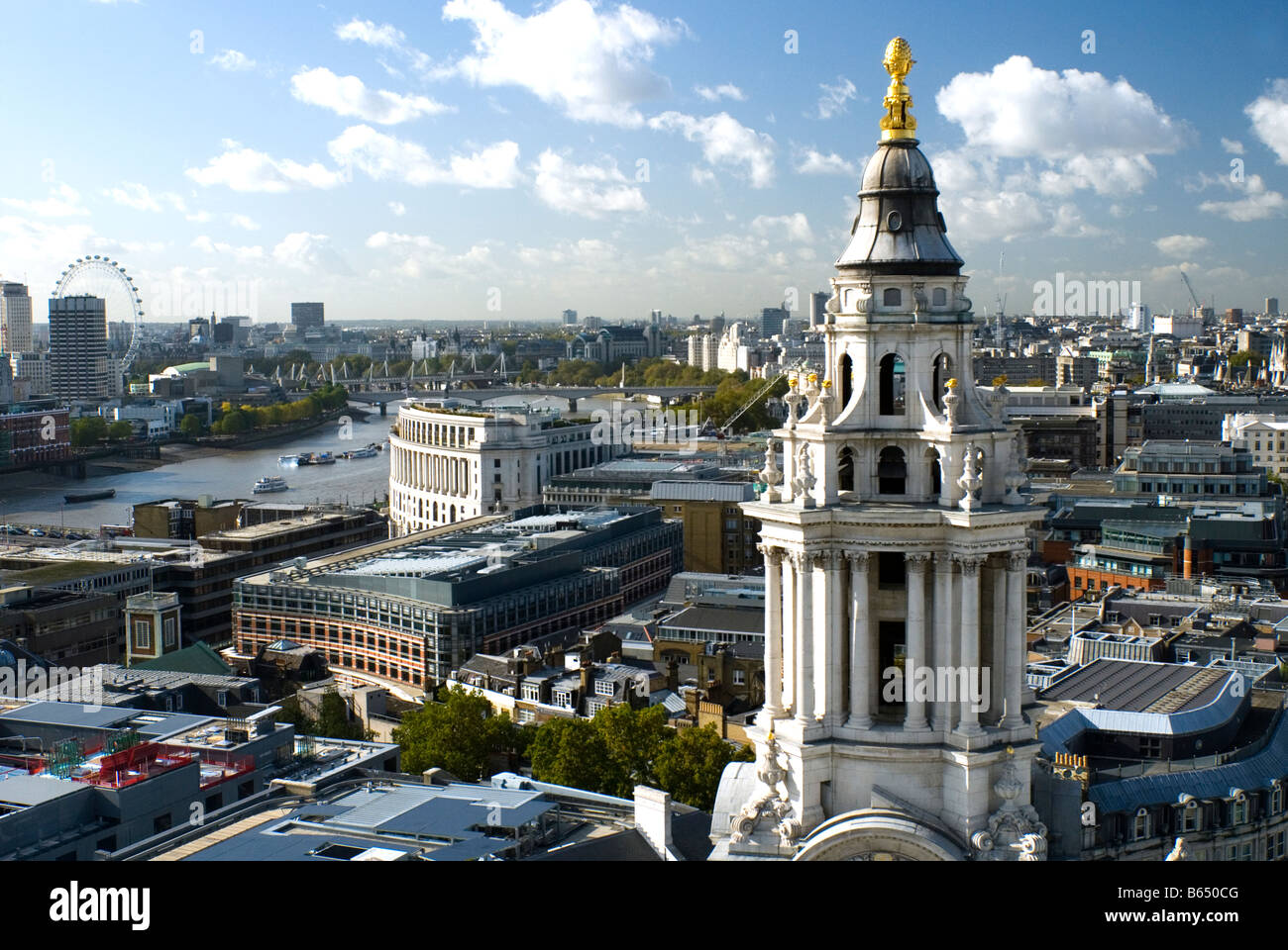 Vista dalla Cattedrale di St Paul, Londra Foto Stock