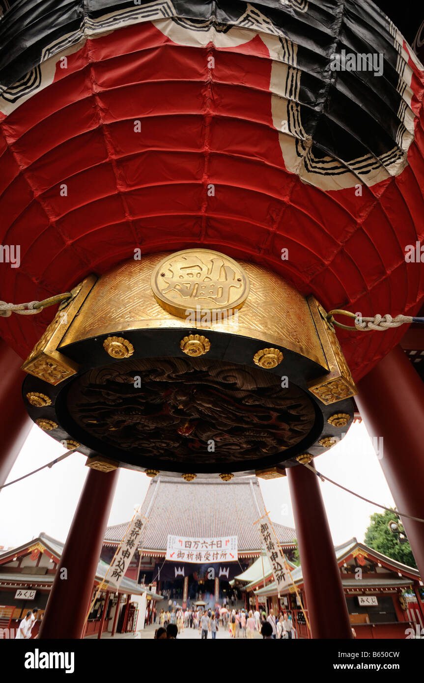 Scultura in legno della Chochin (gigante rosso lanterna) di Hozomon  Treasure-House (Gate). Di Senso-ji (aka Tempio di Asakusa). Tokyo. Giappone  Foto stock - Alamy