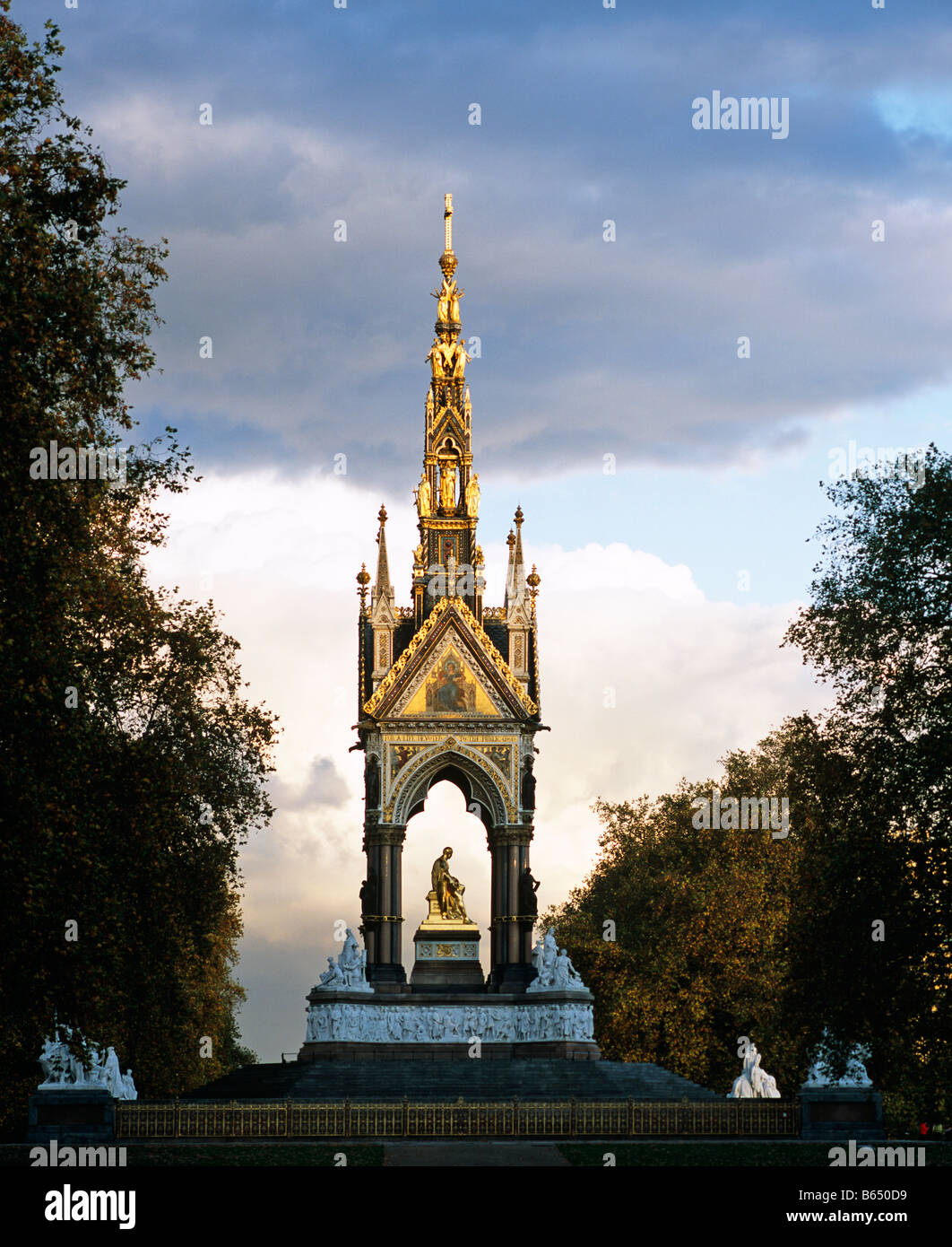 L'Albert Memorial Kensington London UK Europa Foto Stock