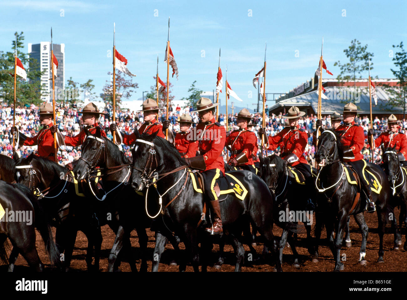 L'(GRC) Royal Canadian polizia montata eseguendo il loro famoso musical Ride in British Columbia Canada Foto Stock