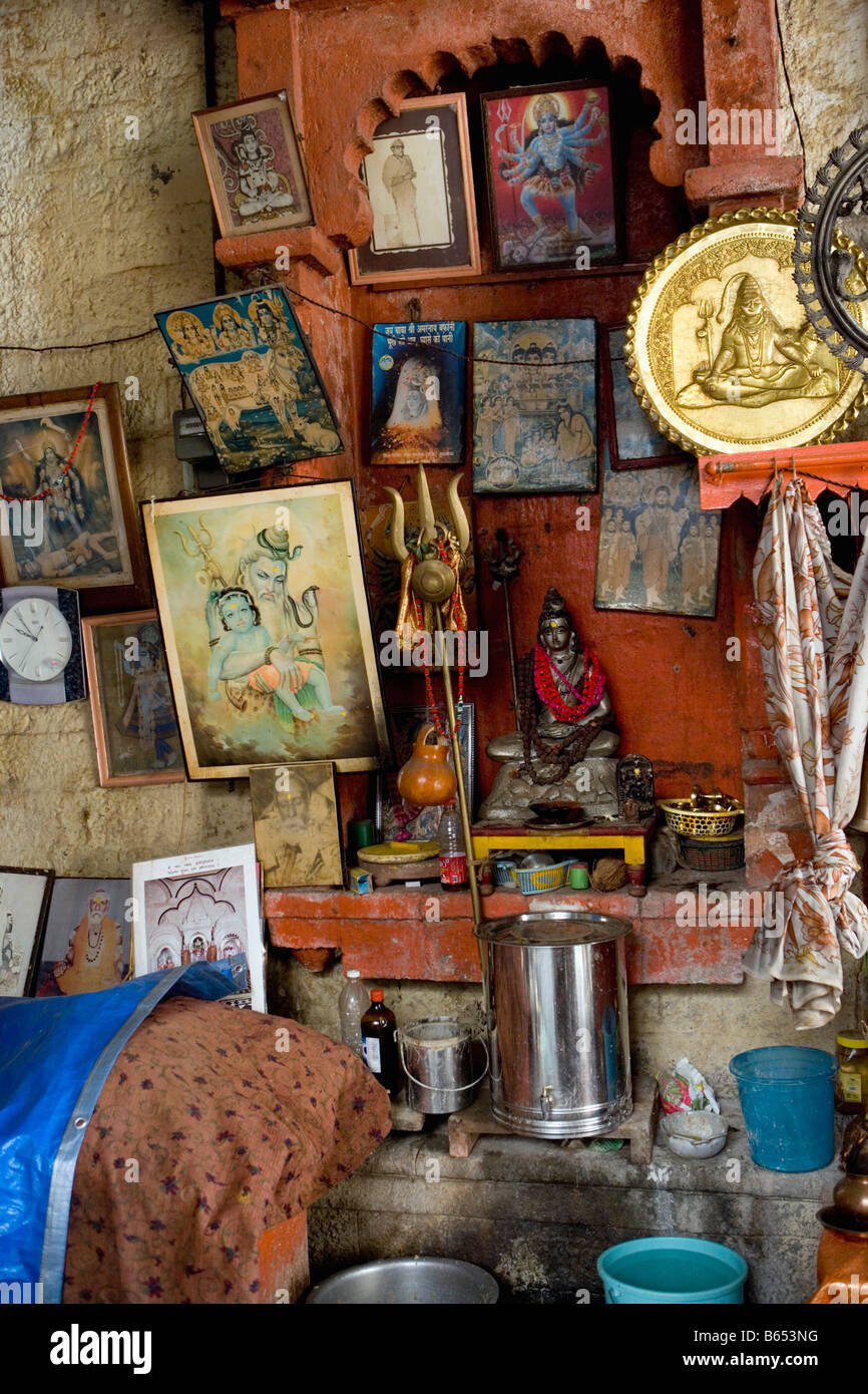 India, Mumbai, Maharashtra, Interno del tempio Babulnath (hindu). Foto Stock