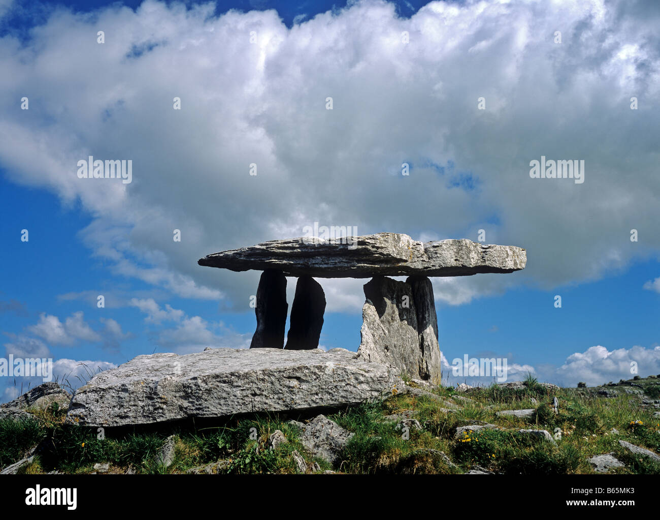 1418 Poulnabrone monumento megalitico Co Clare Repubblica di Irlanda Foto Stock