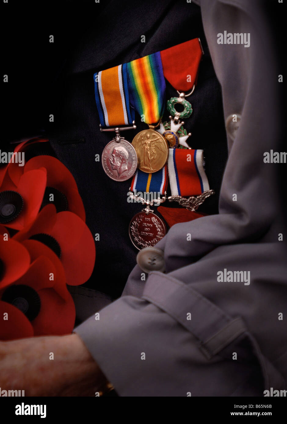 Dettaglio di medaglie indossata dall'ultimo superstite TOMMY BRITANNICO HARRY PATCH frequentando il lancio del 2007 Appello di papavero a WESTON SU Foto Stock