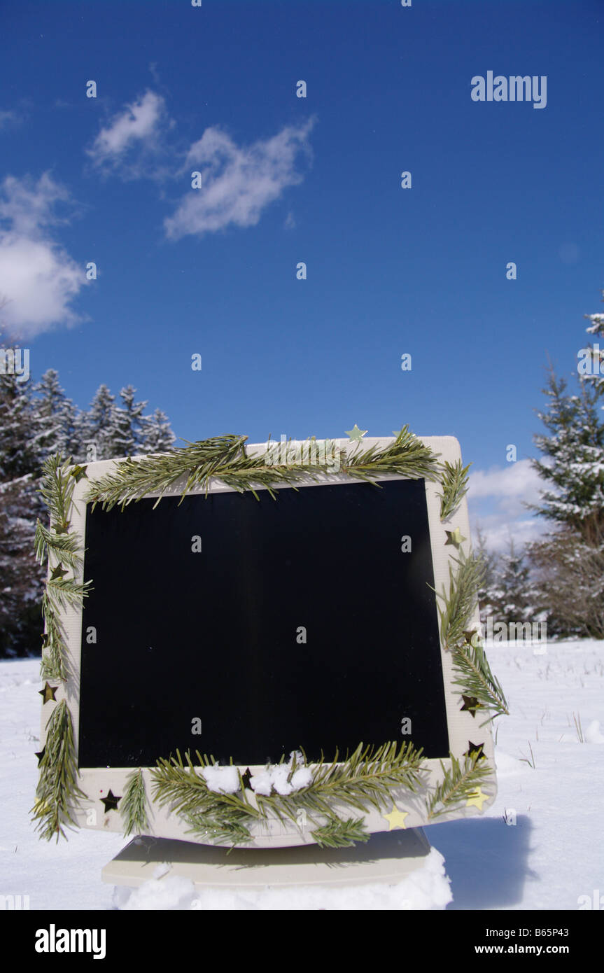 Un decorato schermo nel paesaggio innevato Foto Stock