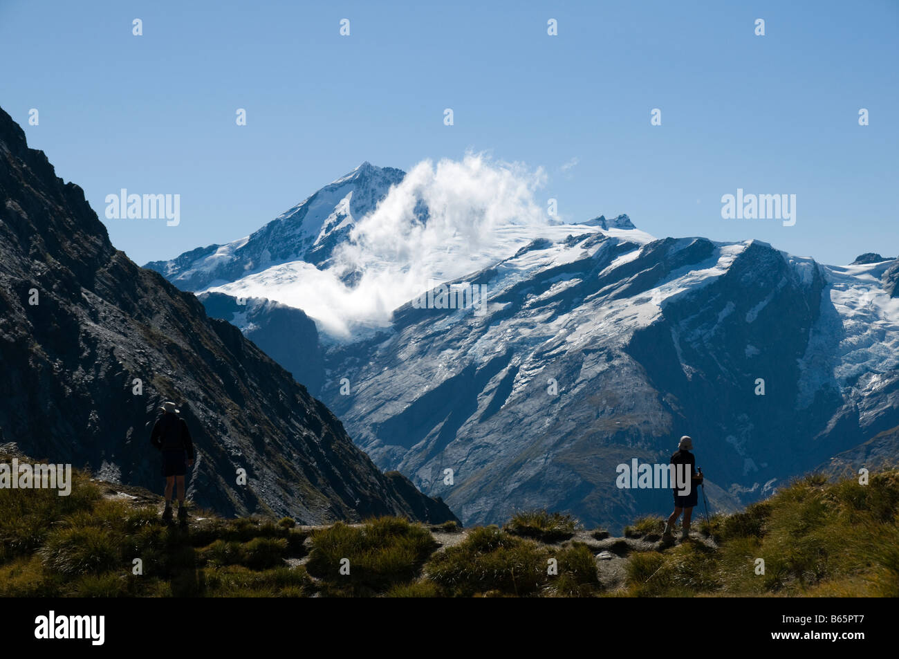 Monte che aspira sulla valle di Matukituki, dalla Cascade Saddle, il Monte che aspira Parco Nazionale, Isola del Sud, Nuova Zelanda Foto Stock