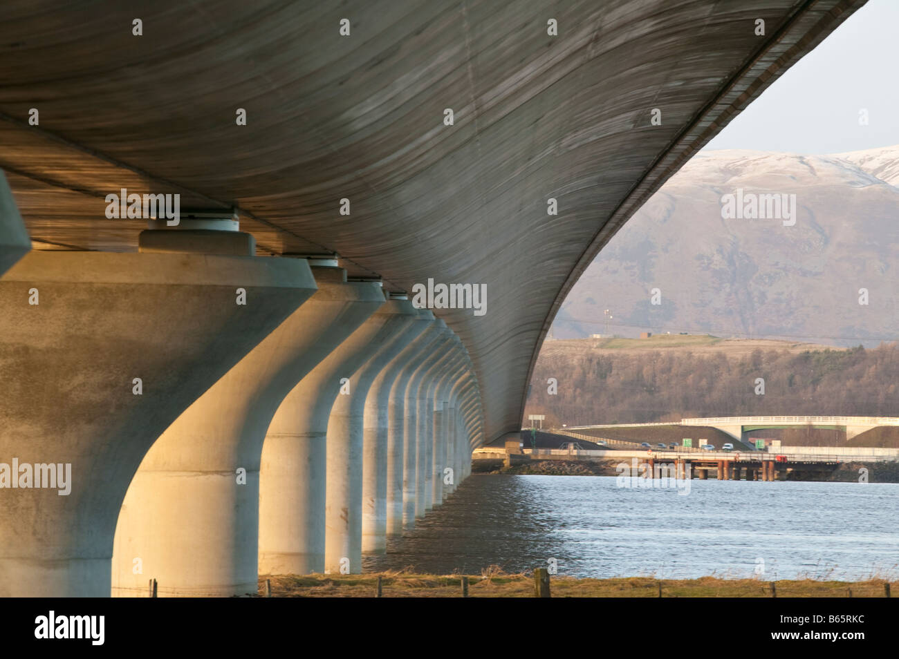 Il ponte di Clackmannanshire attraverso il Firth of Forth, Scotland, Regno Unito. Foto Stock