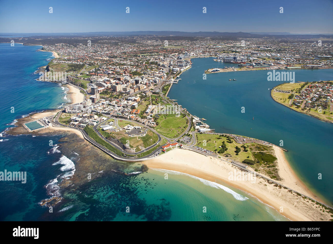 Nobbys spiaggia e porto di Newcastle Newcastle Nuovo Galles del Sud Australia antenna Foto Stock
