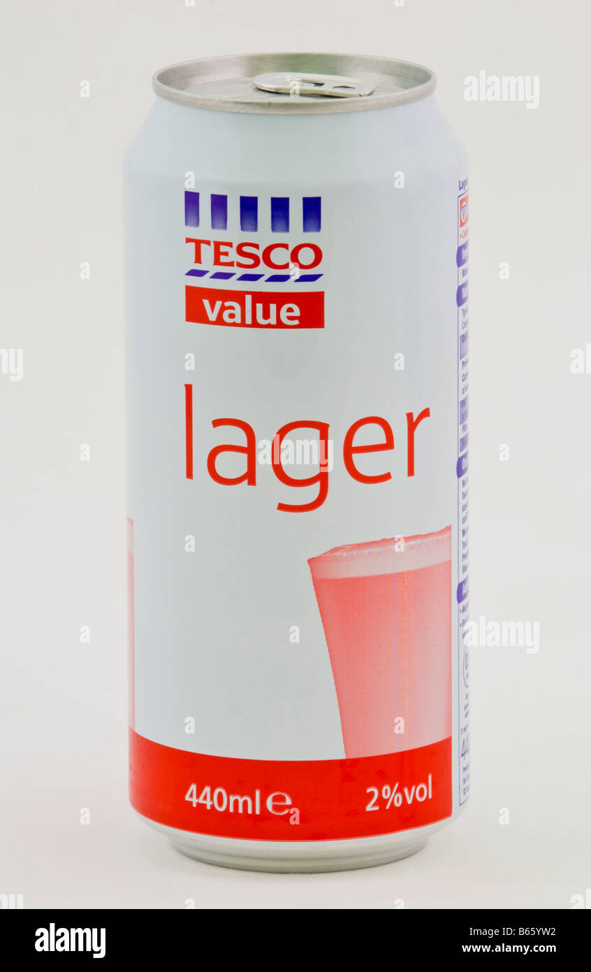 Possibile di lager costano 93p per 4 parte di Tesco Value gamma di drink economici venduti nel Regno Unito Foto Stock