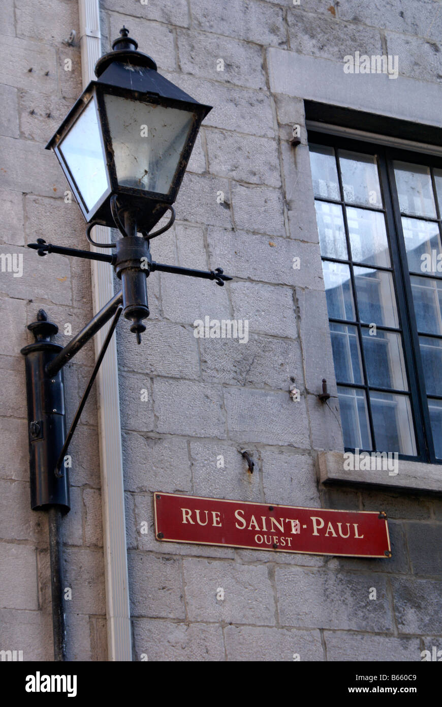 Rue Saint Paul street segno e lanterna in Montreal Vecchia Québec Canada Foto Stock