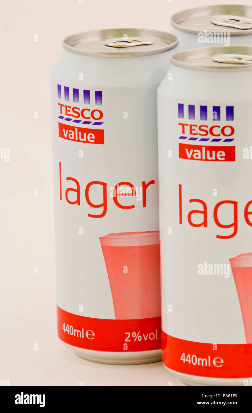 Possibile di lager costano 93p per 4 parte di Tesco Value gamma di drink economici venduti nel Regno Unito Foto Stock