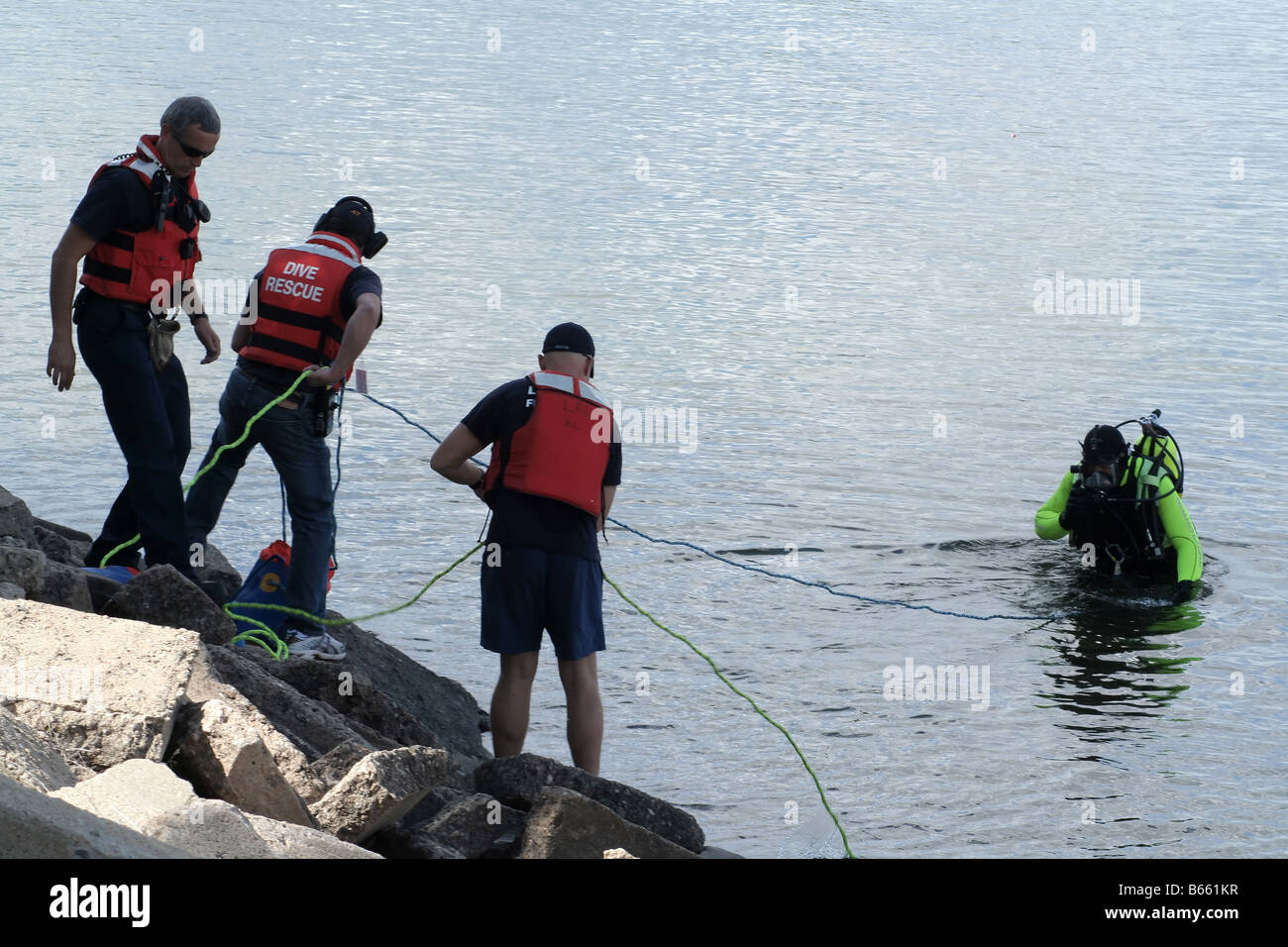 Immersione di emergenza squadra di salvataggio della formazione Foto Stock