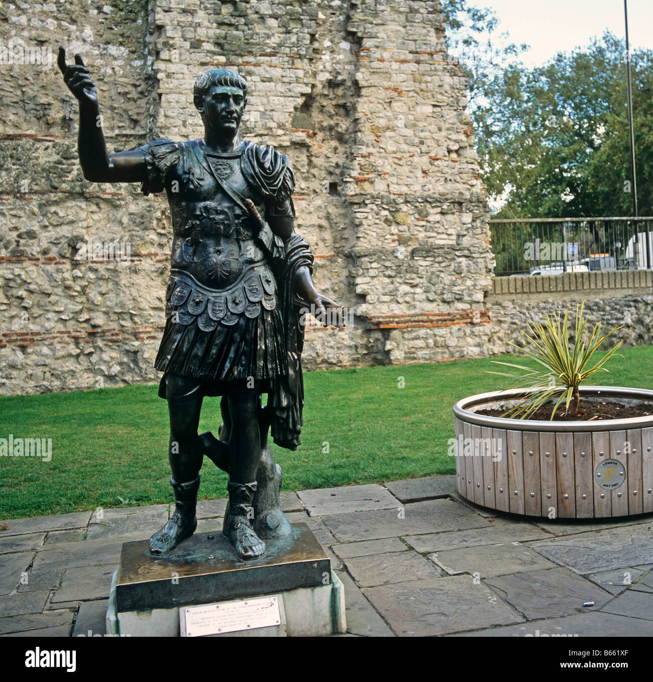 Statua di bronzo dell'Imperatore Traiano London UK Europa Foto Stock