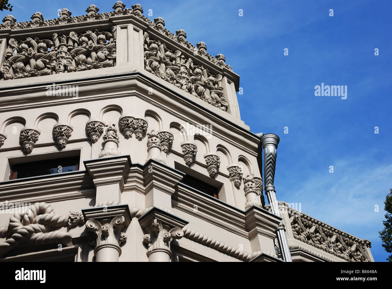 Dettagli di architettura a casa con conchiglie di Mosca Foto Stock