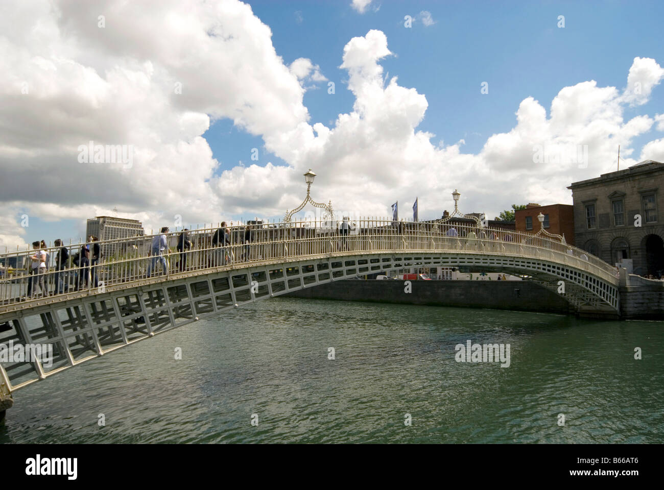 Ha' penny Bridge, Fiume Liffey, Dublino, Irlanda Foto Stock