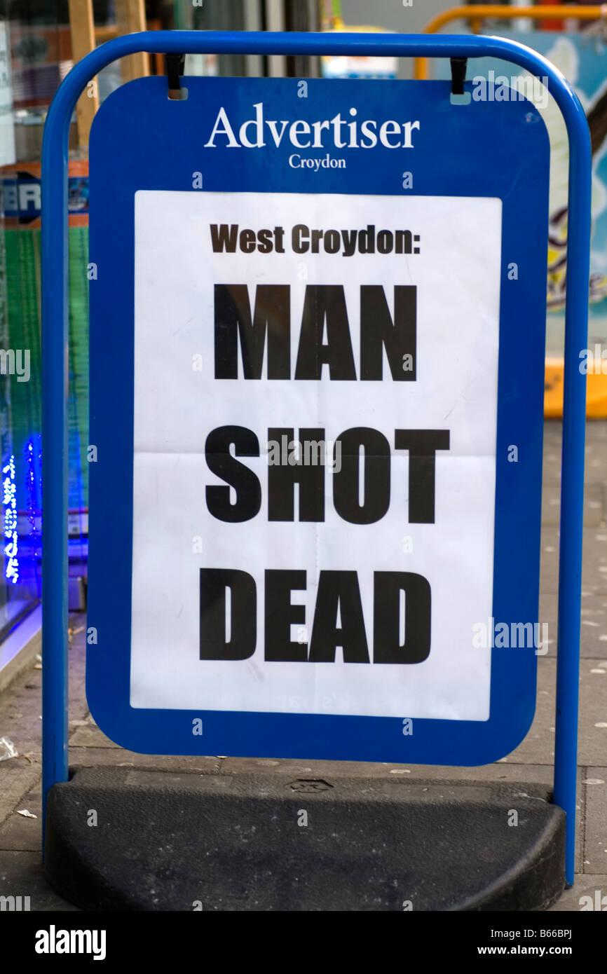 Titoli di giornale "ucciso" su Croydon inserzionisti giornale. Foto Stock