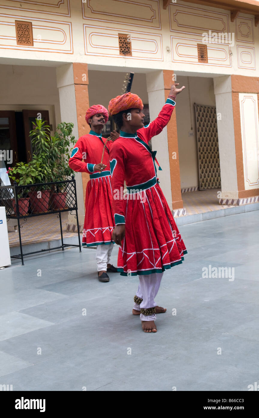 Ballerini tradizionali. Palazzo della città. Jaipur, stato del Rajasthan, India Foto Stock