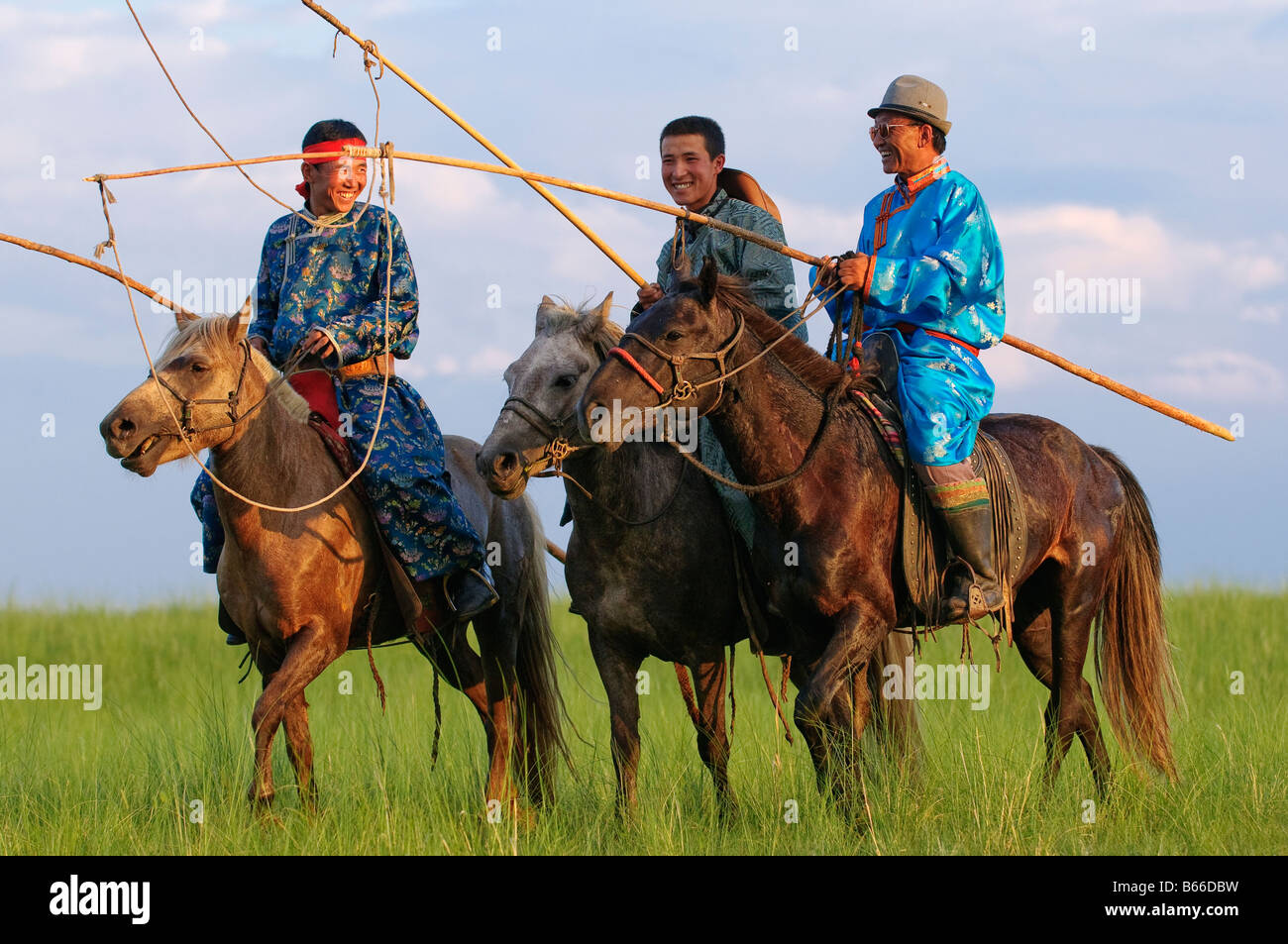 Praterie pastore a cavallo le catture a cavallo con corda e pole urga Xilinhot Inner Mongolia Cina Foto Stock