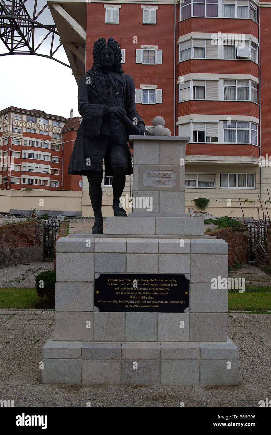 Una statua di Ammiraglio Sir George Rooke eretto a Gibilterra per festeggiare il trecentesimo anniversario britannica di Gibilterra Foto Stock