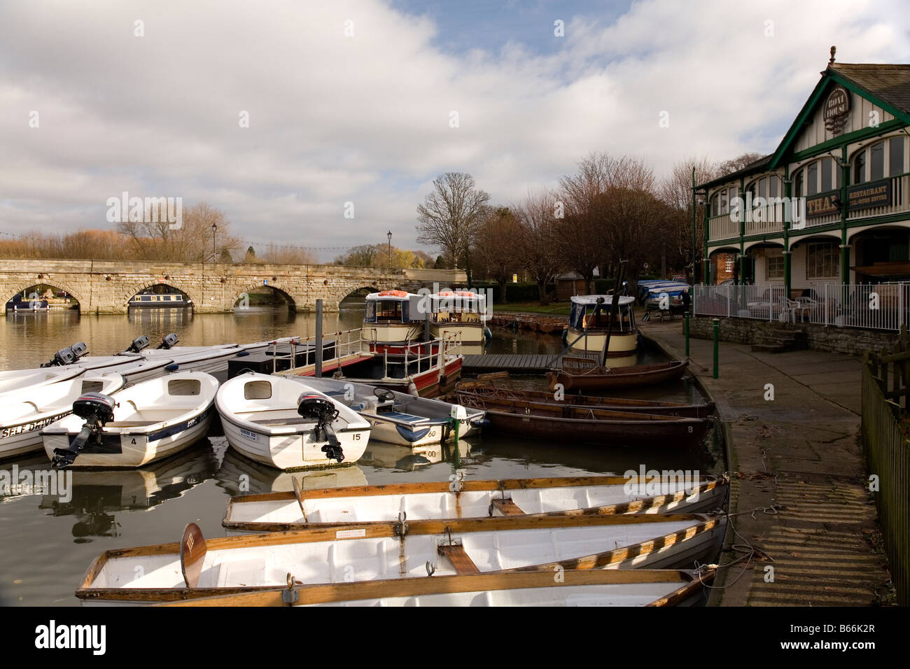 Clopton Bridge Stratford upon Avon vista da ovest. Foto Stock