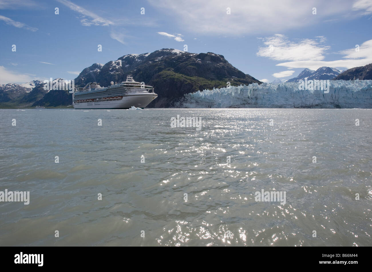 Stati Uniti d'America Alaska Parco Nazionale di Glacier Bay nave da crociera MV Diamond Princess vicino ghiacciaio Margerie Foto Stock