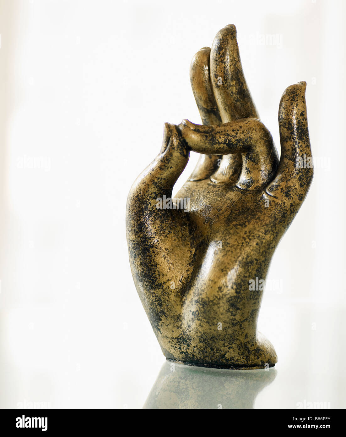 La scultura in bronzo di mano Foto Stock