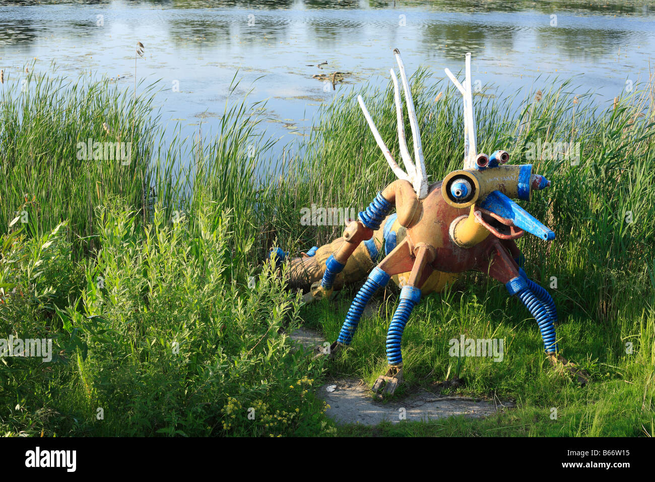 Scultura Moderna sulla banca del fiume Slutch, Starokostiantyniv, Khmelnytskyi oblast (provincia), Ucraina Foto Stock
