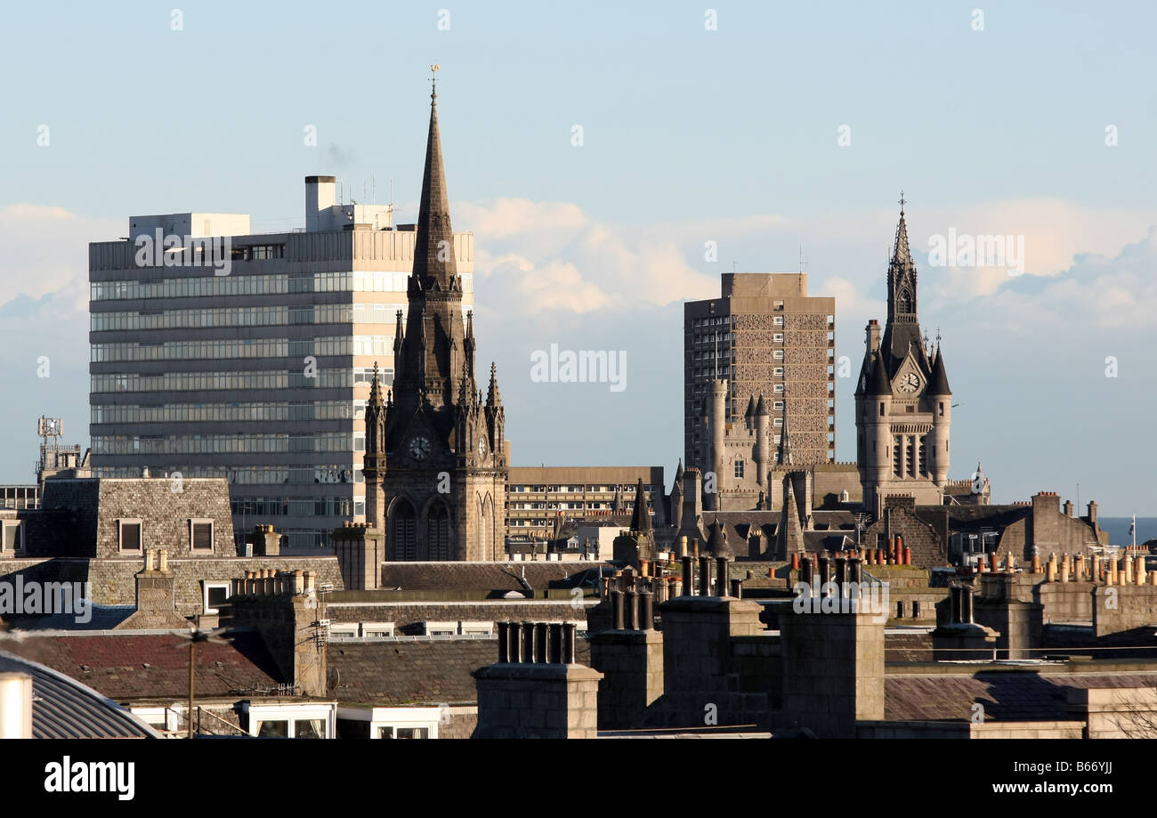 Lo skyline del centro della città di Aberdeen, Scozia, mostrando il Townhouse, Cittadella e St Nicholas house edifici Foto Stock