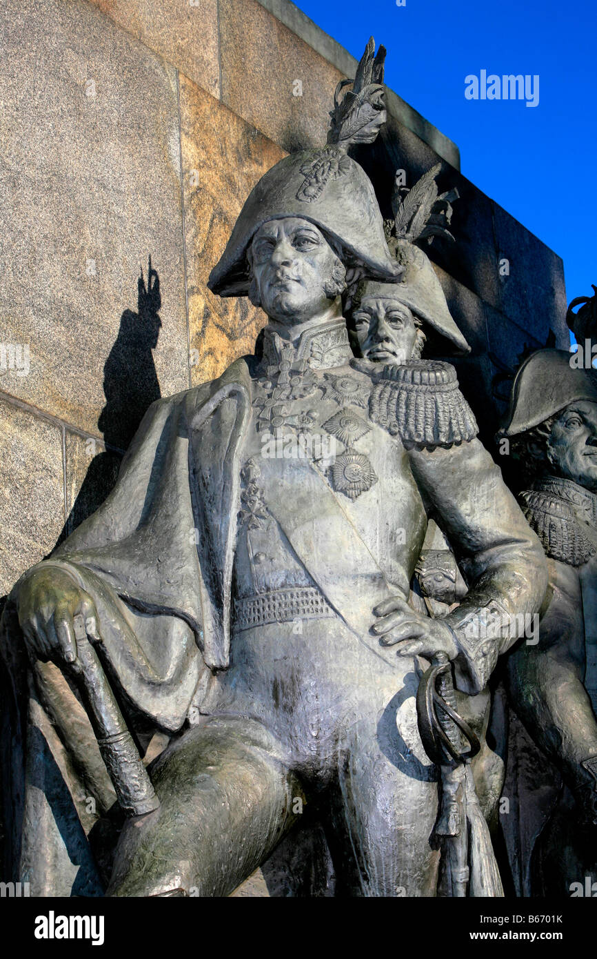 Il principe Bagratiòn Pyotr (1765-1812) e vari generali su un monumento agli eroi della battaglia di Borodinò (1812) a Mosca, Russia Foto Stock