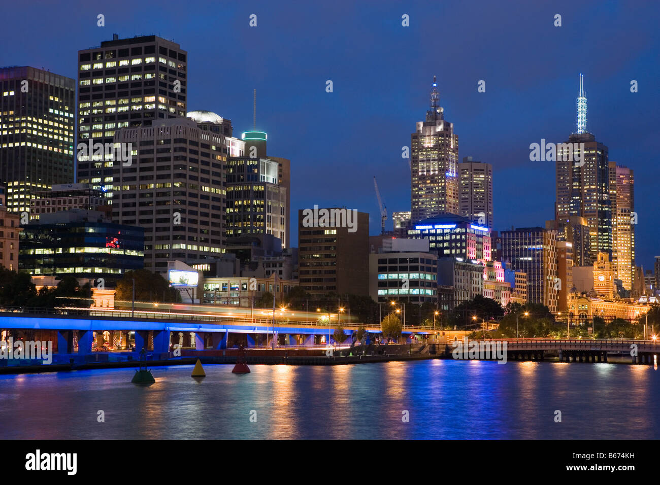 Il fiume Yarra e dello skyline di Melbourne Foto Stock