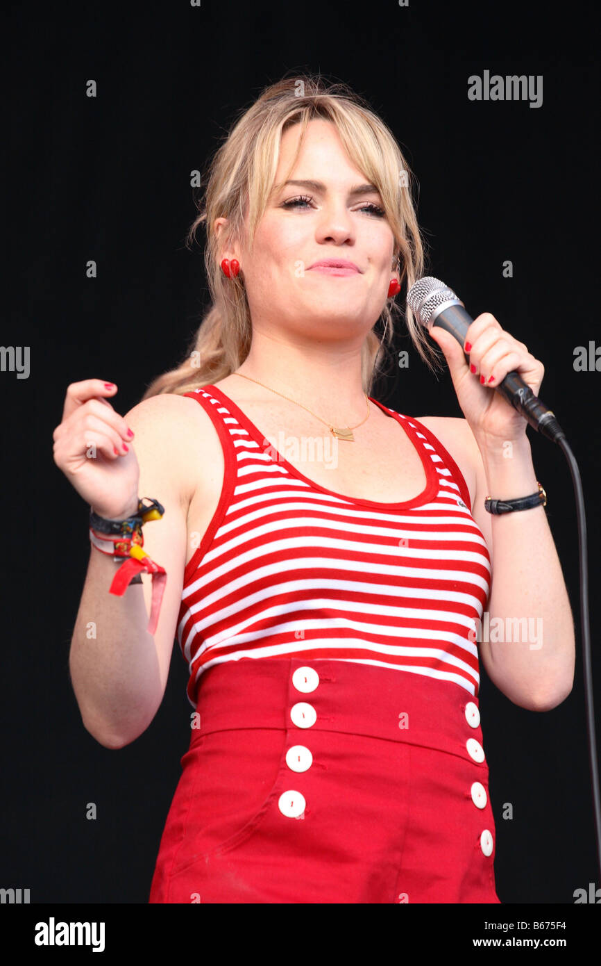 Duffy pop star Welsh cantante soul sul palco performing live in concerto presso il festival di Glastonbury Giugno 2008 Foto Stock