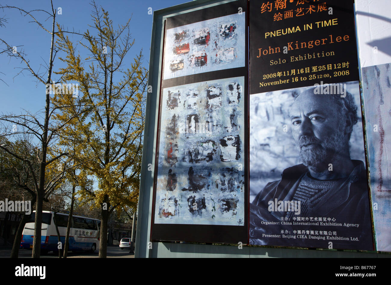 Poster per John Kingerlee mostra prima artista britannico di avere una mostra presso il Museo Nazionale d'arte della Cina Pechino Foto Stock