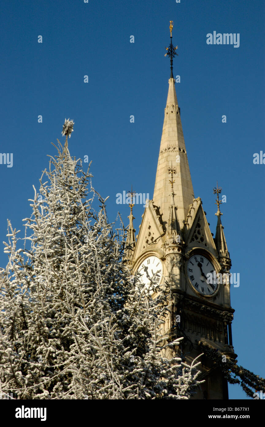 Leicester Clock Tower e festoso albero di Natale sul Gate Gallowtree in Leicester City Foto Stock