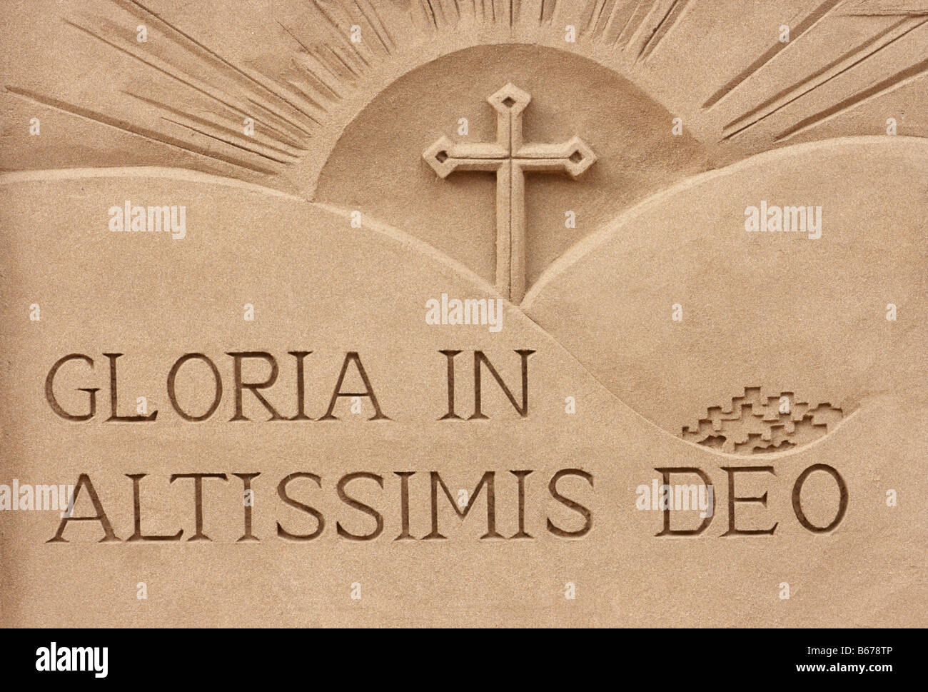 " Gloria in Altissimis Deo. (Gloria a Dio nel più alto dei cieli) parte della scena della natività la scultura di sabbia. Foto Stock