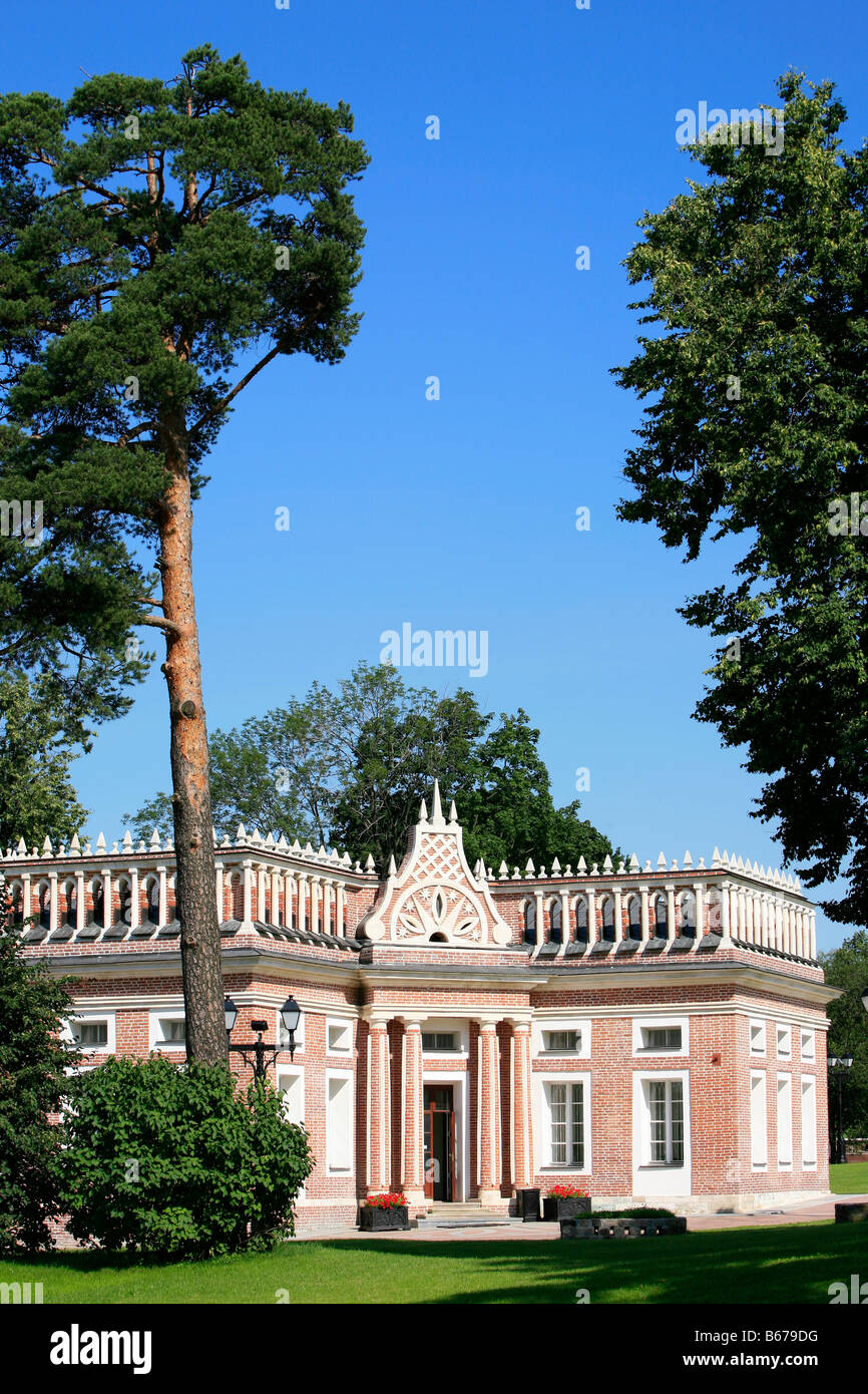 Un padiglione in romantico (neogotico Revival gotico) in stile XVIII secolo Kuskovo Estate a Mosca, Russia Foto Stock