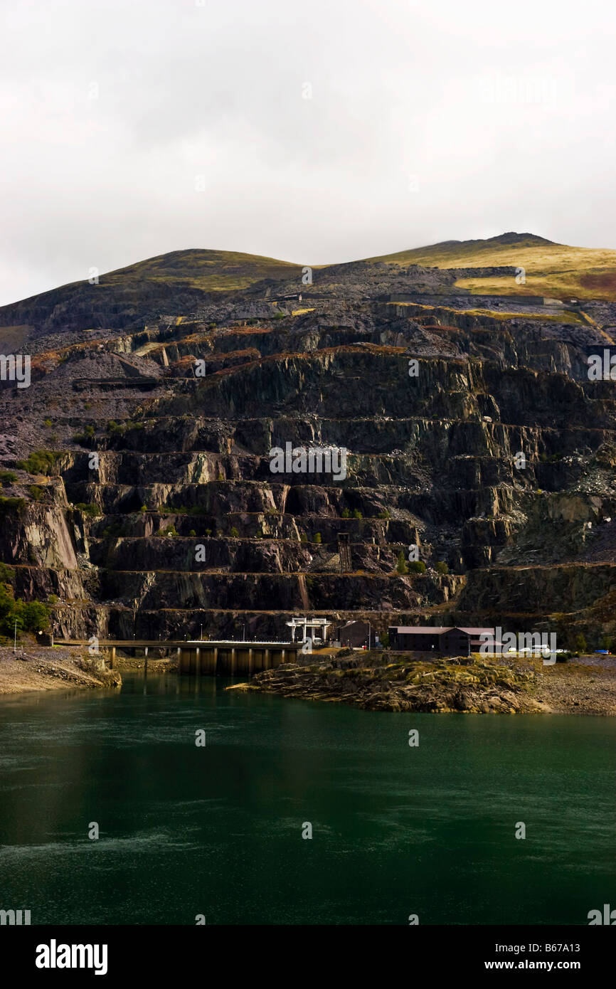 Dinorwig Power Station su Llyn Peris serbatoio, Snowdonia, Galles Foto Stock