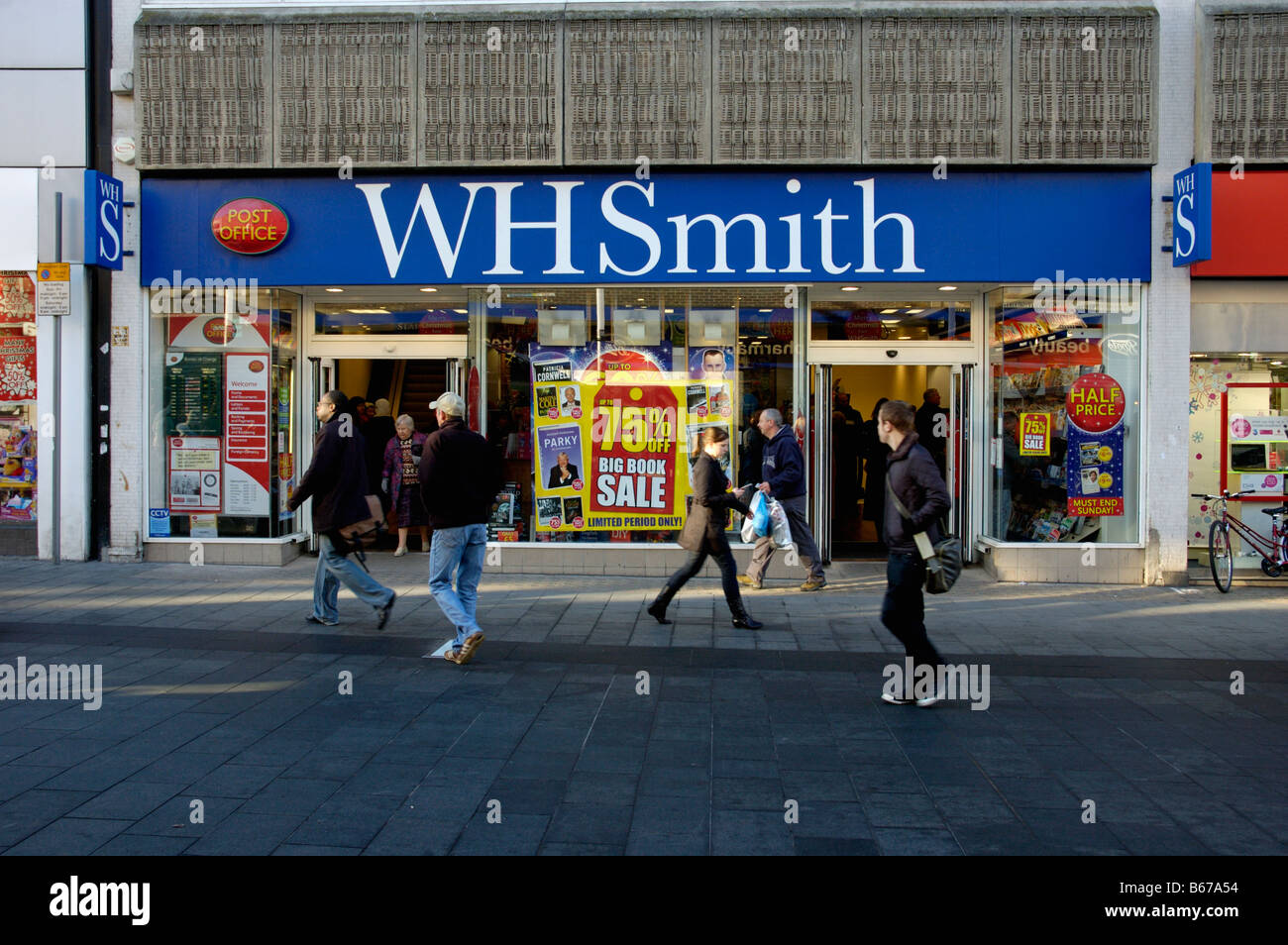 WH Smith edicola Cartoleria e ufficio postale sul Gate Gallowtree in Leicester City Foto Stock